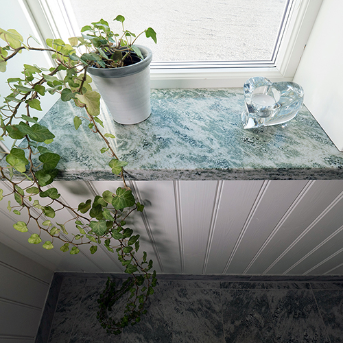 Fönsterbänk av Kolmårdsmarmor