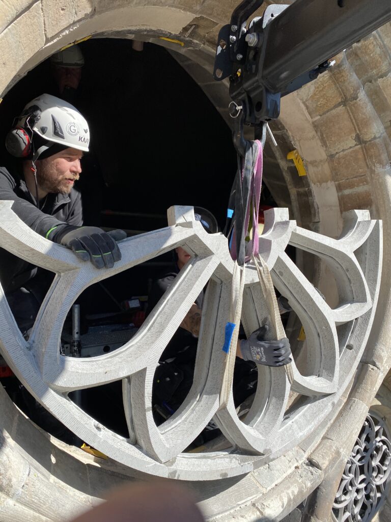 Restaurerade stendetaljer av Borghamnskalksten