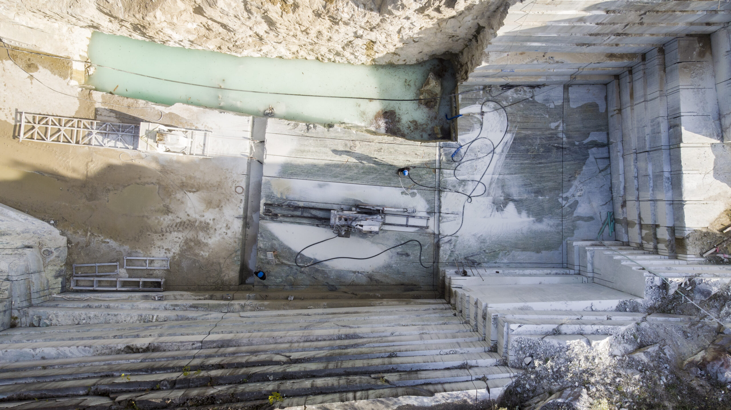 Flygfoto över stenbrott i Kolmården