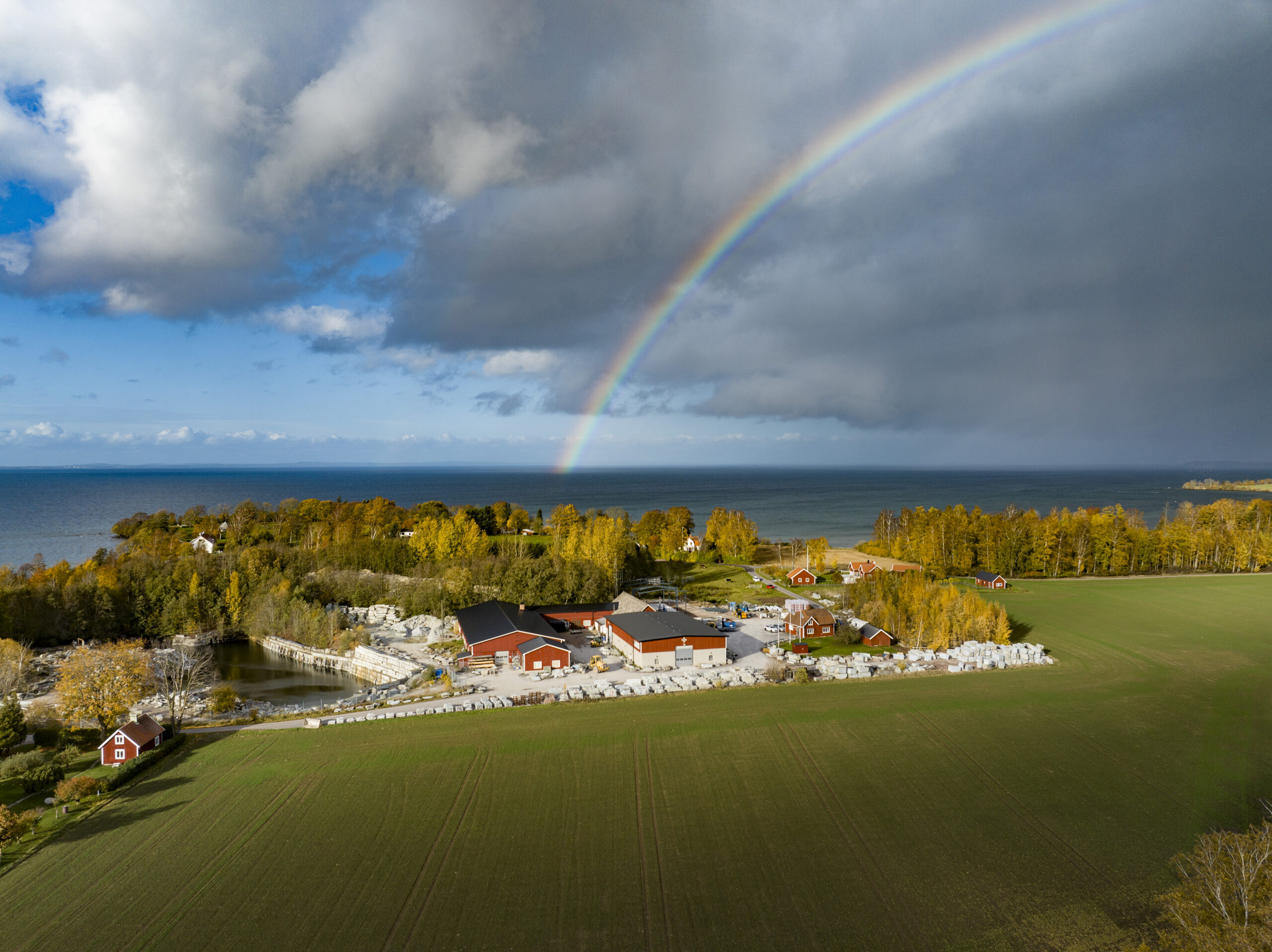 Flygfoto över Borghamns Stenförädling AB