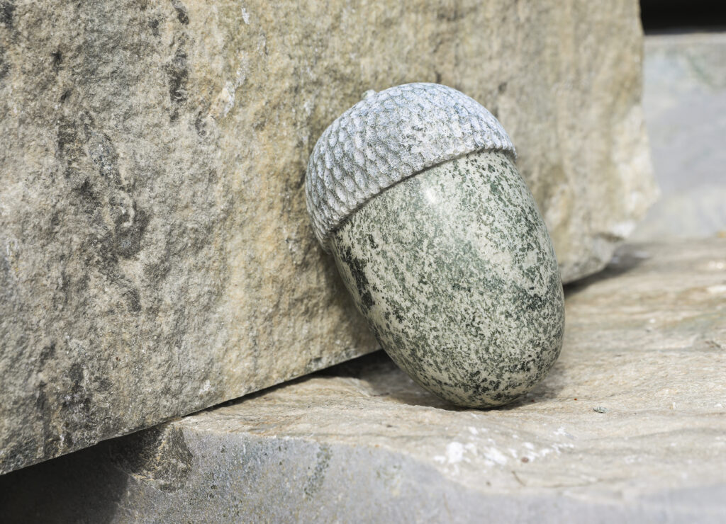 Ekollon av Kolmårdsmarmor