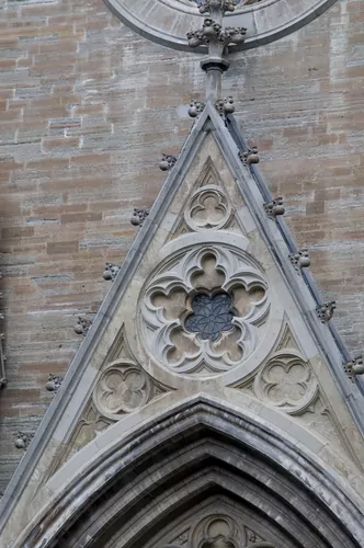 Restaurerade stendetaljer av Borghamnskalksten