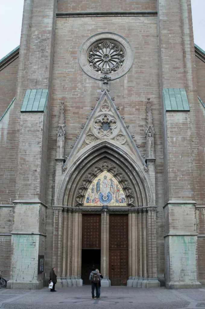 Restaurerade stendetaljer av Borghamnskalksten